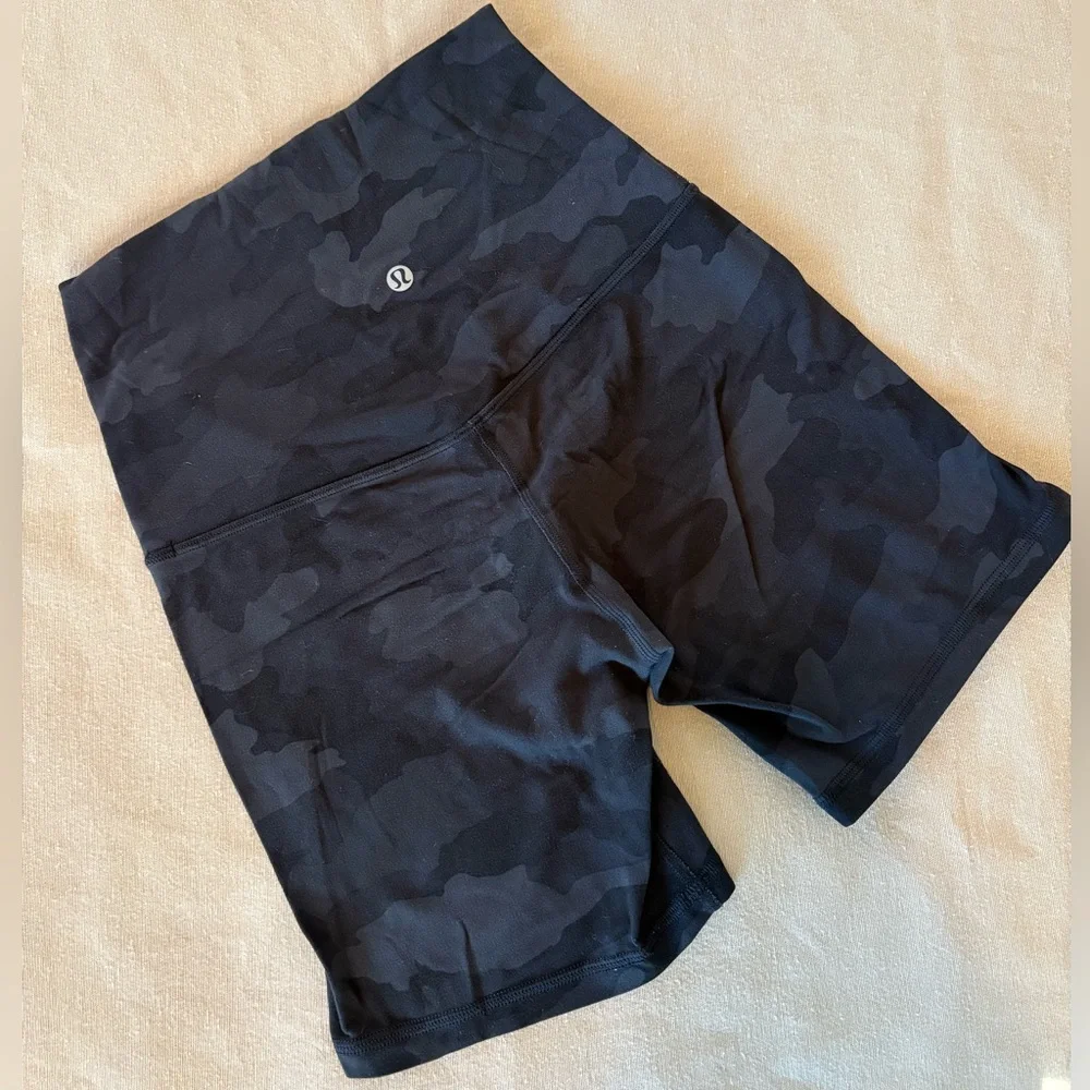 lululemon athletica Camo Black 6” Shorts - Picture 1 of 5